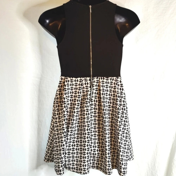 Skater Dress EUC ❤️ - Picture 5 of 10